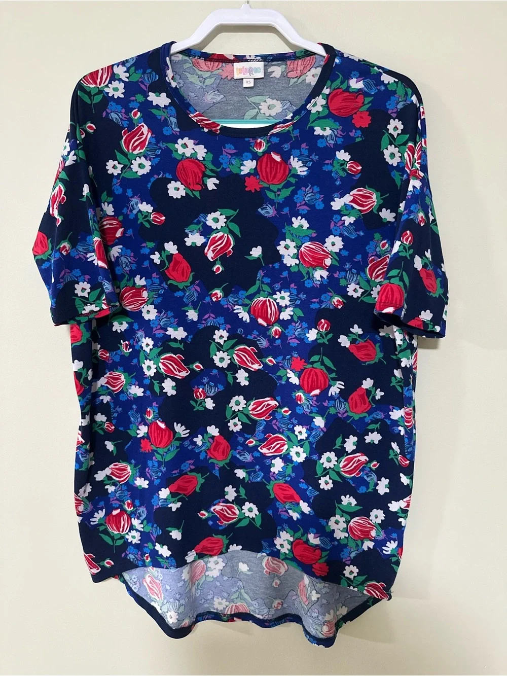 LuLaRoe size XL Navy Floral Short Sleeve Tee with Red & Blue Blooms - Picture 1 of 5
